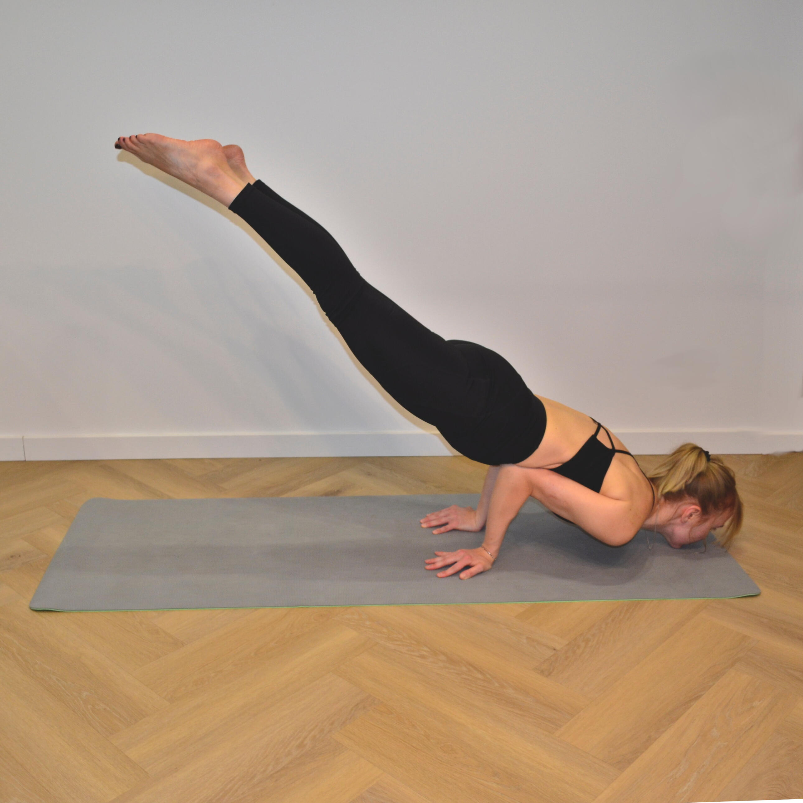 jogos asana majurasana yoga asana mayurasana vilnius antakalnis